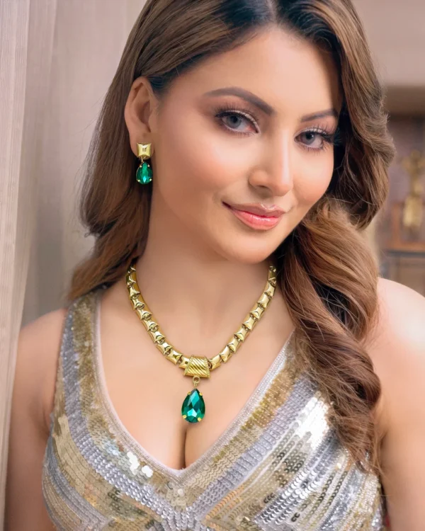 Anti-Tarnish Emerald Crystal Necklace Set With Earrings